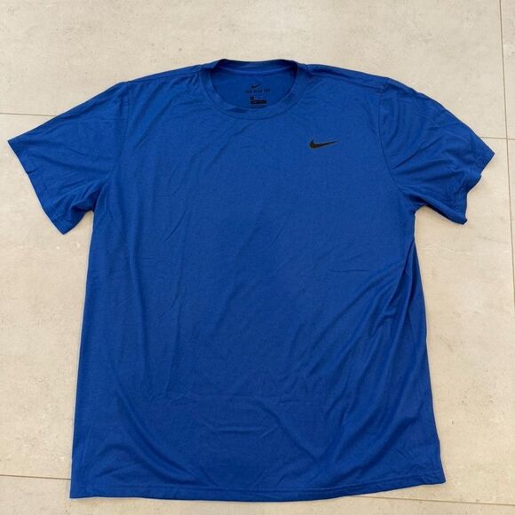 NWOT NIKE Men's Dri-FIT Legend Fitness T-Shirt - Picture 1 of 5